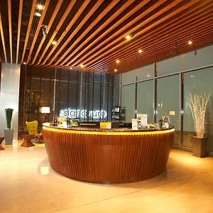 Hotel The Signature & Serviced ****
